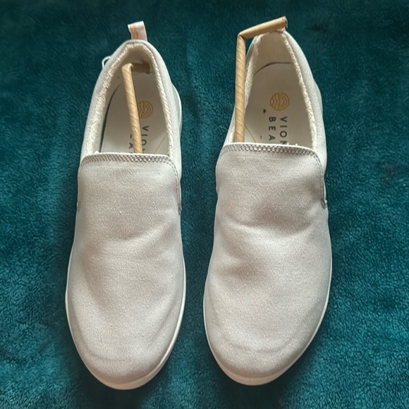 Vionic Beach “Marshall” Canvas Slip On Sneakers NWT&B Vapor (light gray) Size 9W - Picture 3 of 11